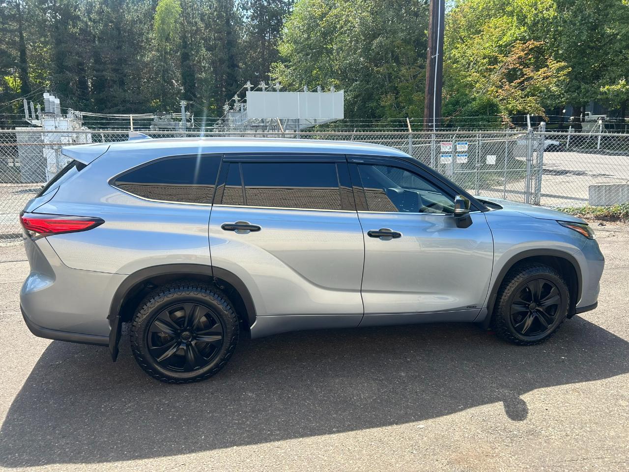 Toyota Highlander Hybrid XLE AWD 2022