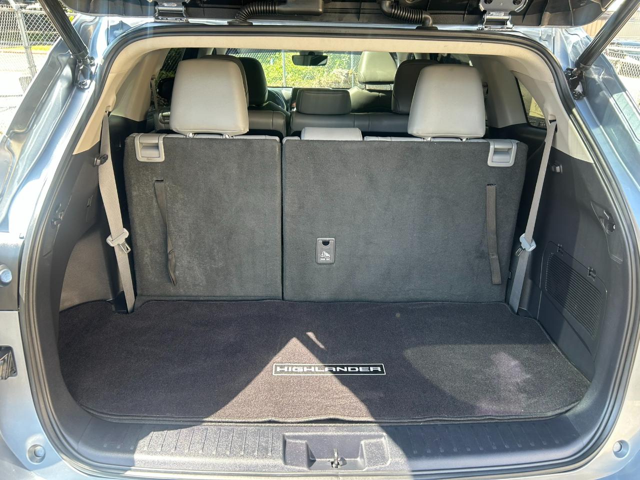 Toyota Highlander Hybrid XLE AWD 2022