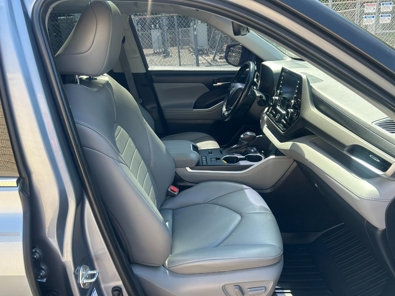 Toyota Highlander Hybrid XLE AWD 2022