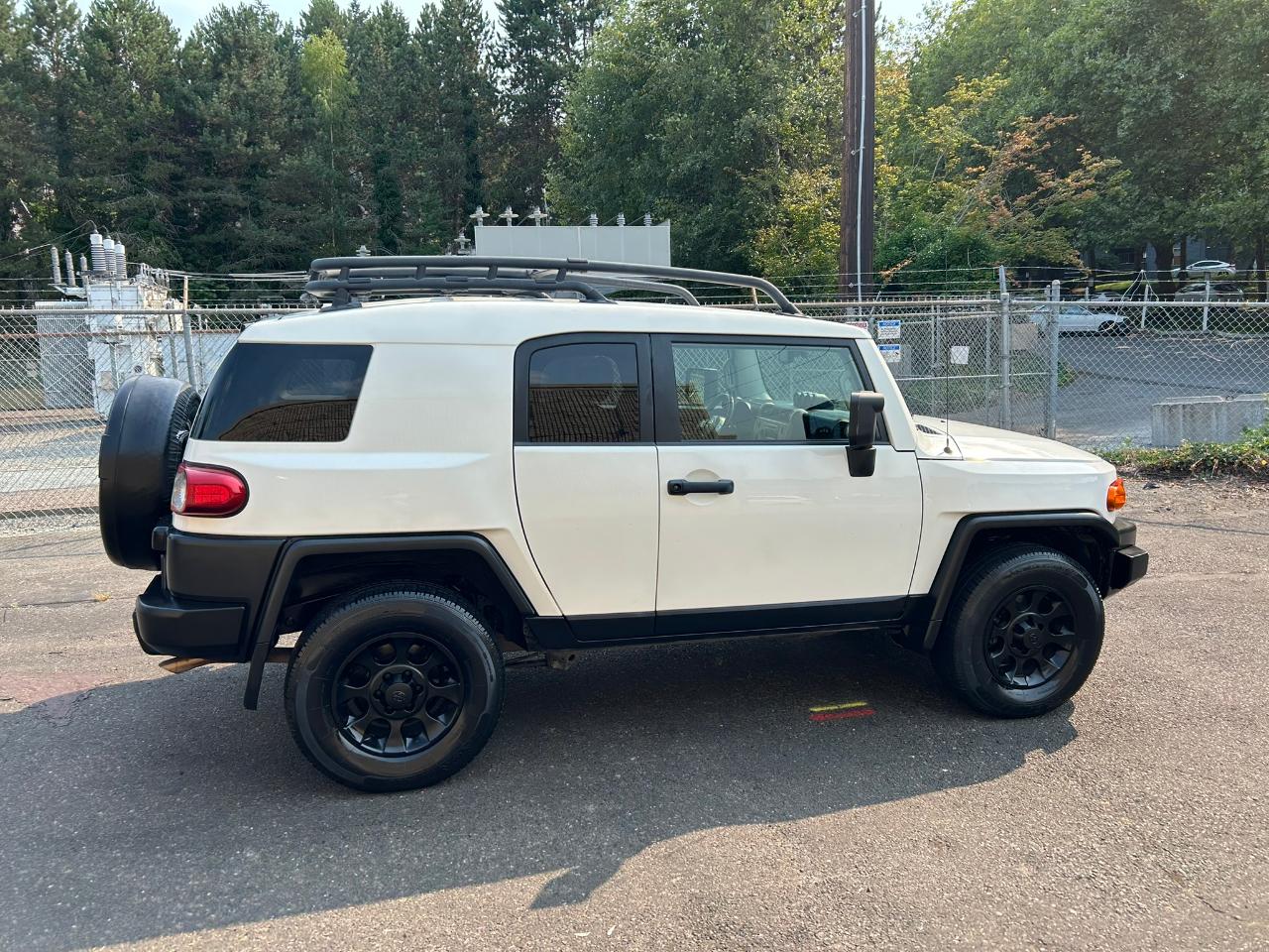 Toyota FJ Cruiser 4WD AT 2012