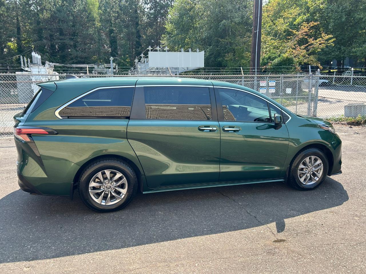 Toyota Sienna XLE 7-Passenger AWD 2022