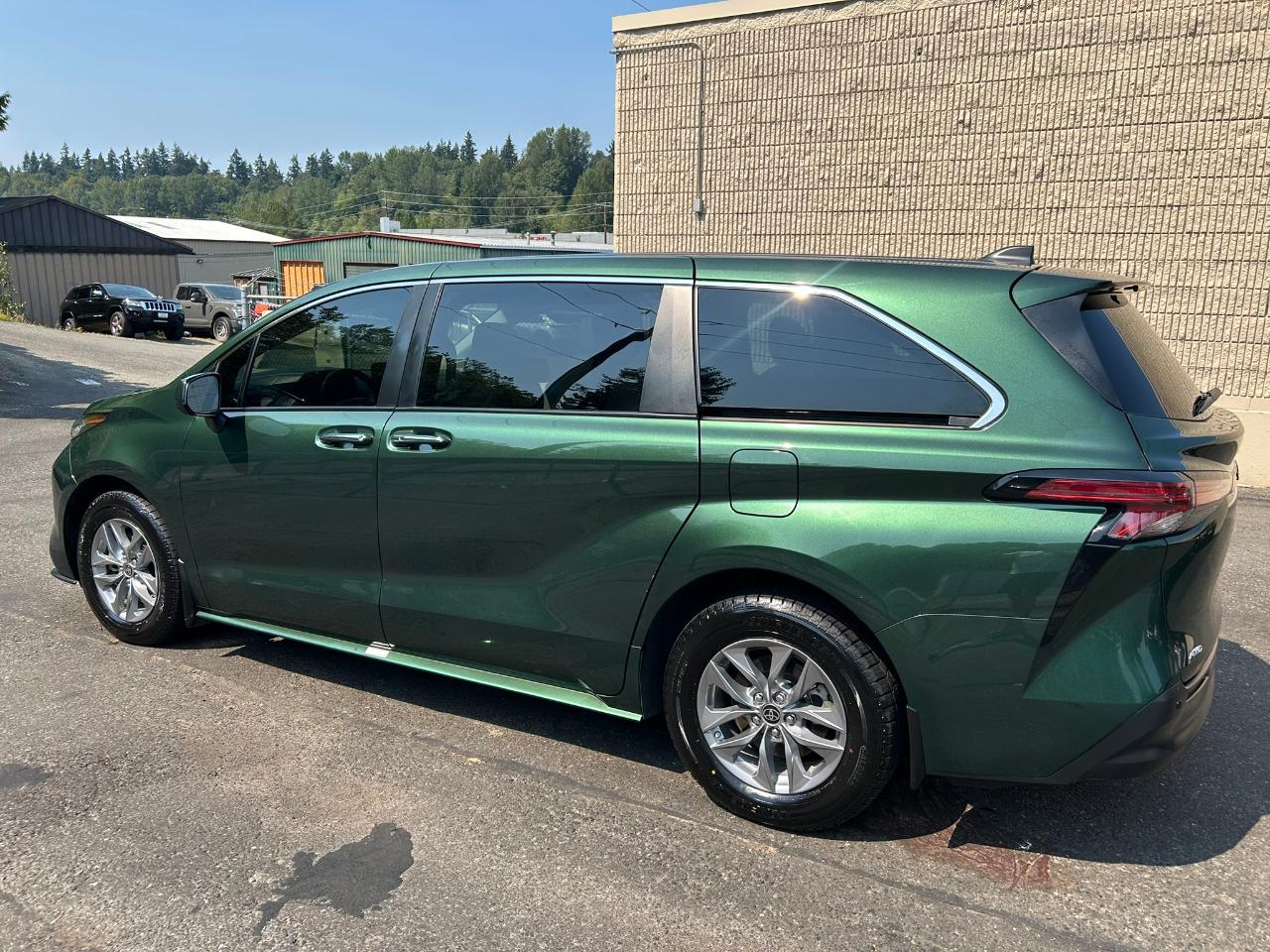 Toyota Sienna XLE 7-Passenger AWD 2022