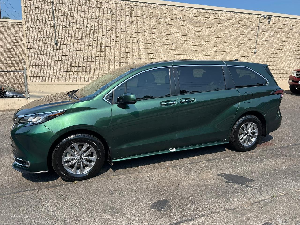 Toyota Sienna XLE 7-Passenger AWD 2022