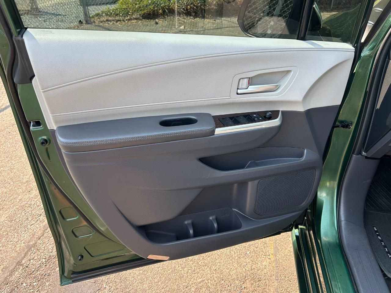 Toyota Sienna XLE 7-Passenger AWD 2022