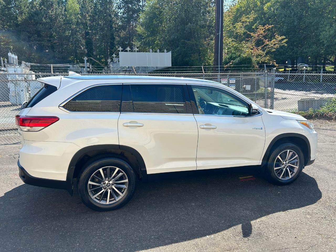 Toyota Highlander Hybrid XLE AWD 2019