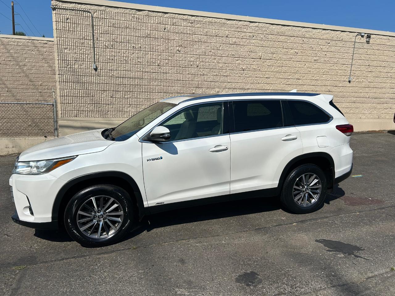Toyota Highlander Hybrid XLE AWD 2019