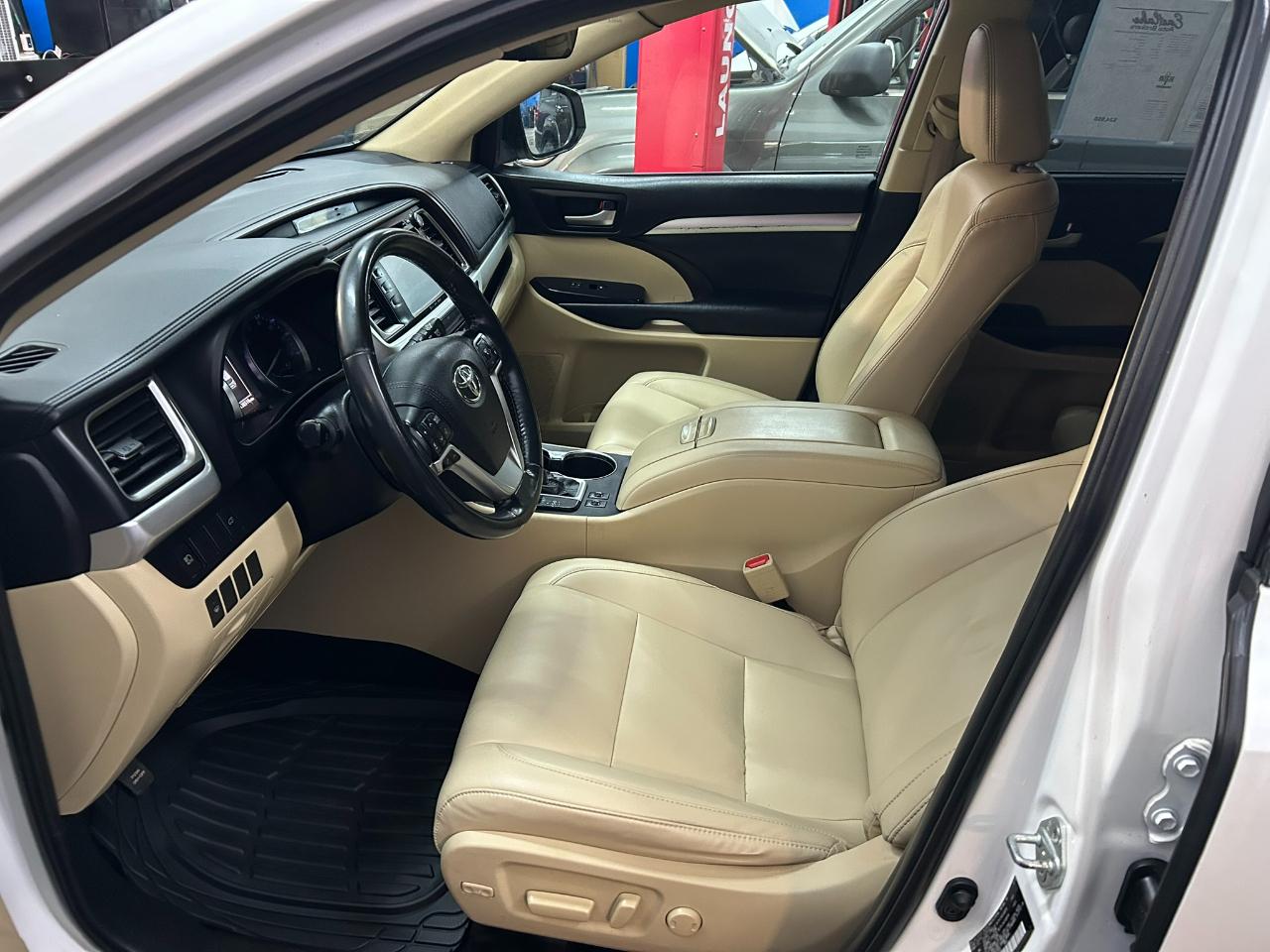 Toyota Highlander Hybrid XLE AWD 2019