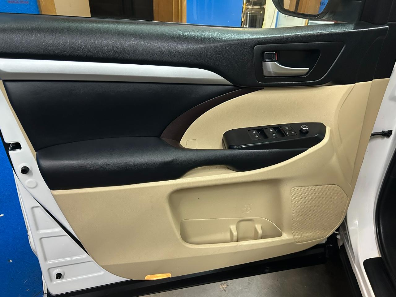 Toyota Highlander Hybrid XLE AWD 2019