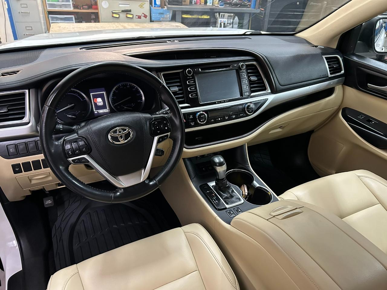 Toyota Highlander Hybrid XLE AWD 2019