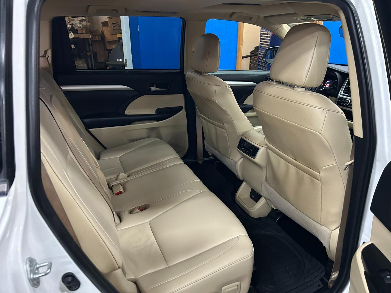 Toyota Highlander Hybrid XLE AWD 2019