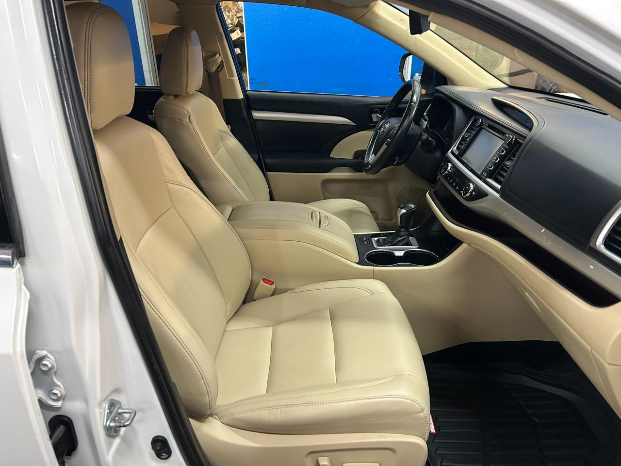Toyota Highlander Hybrid XLE AWD 2019
