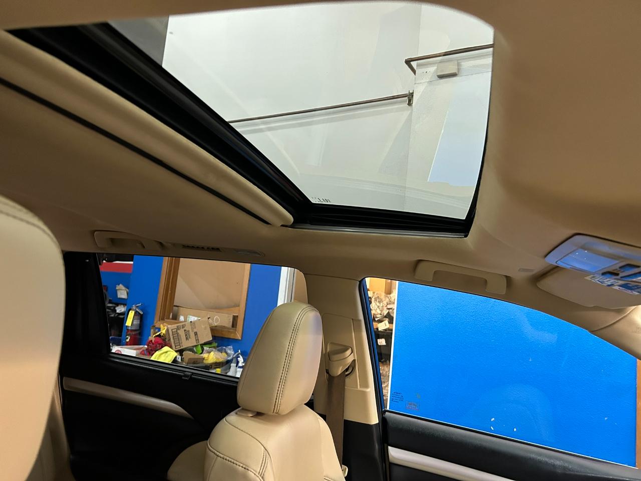 Toyota Highlander Hybrid XLE AWD 2019