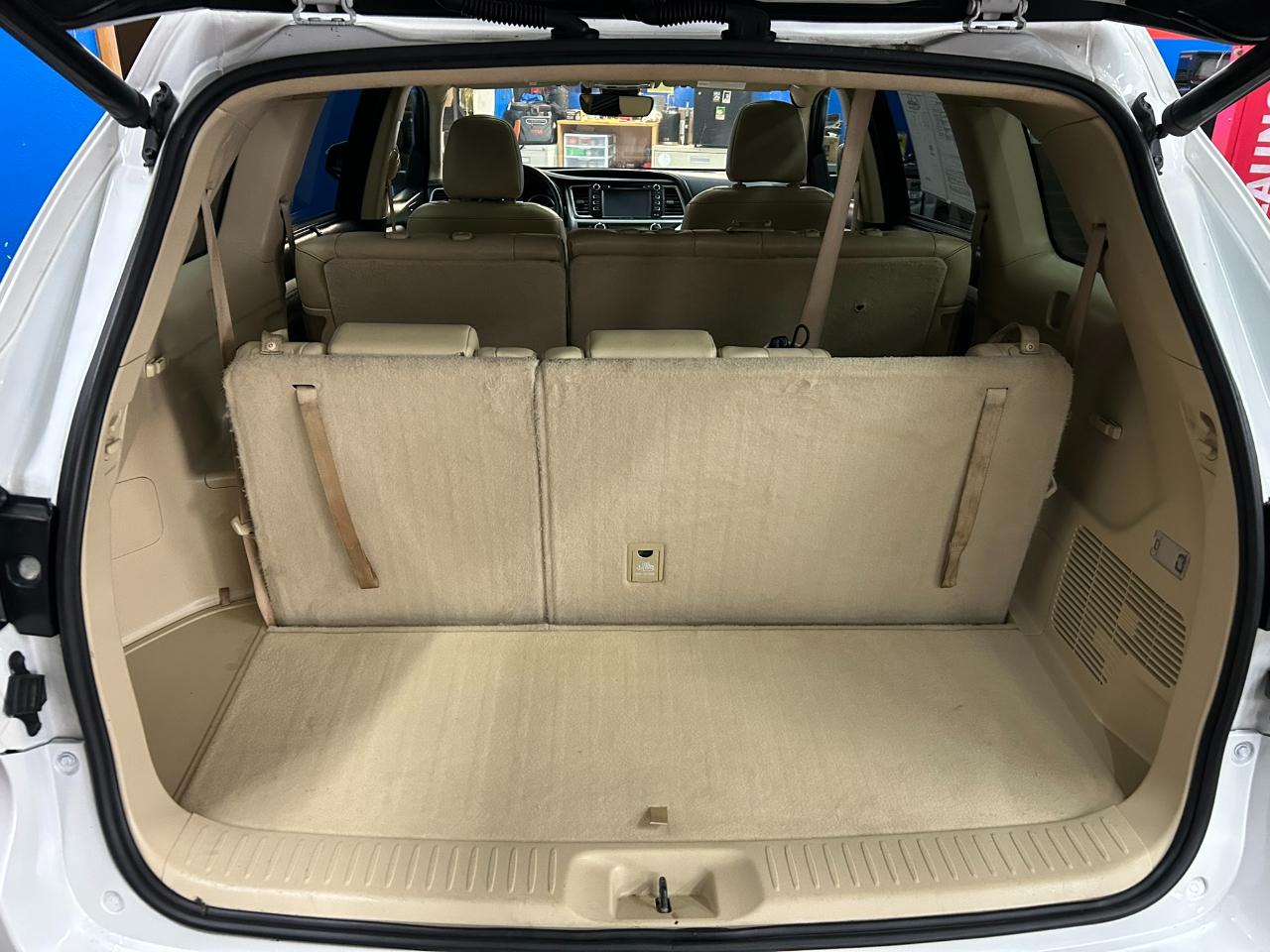 Toyota Highlander Hybrid XLE AWD 2019