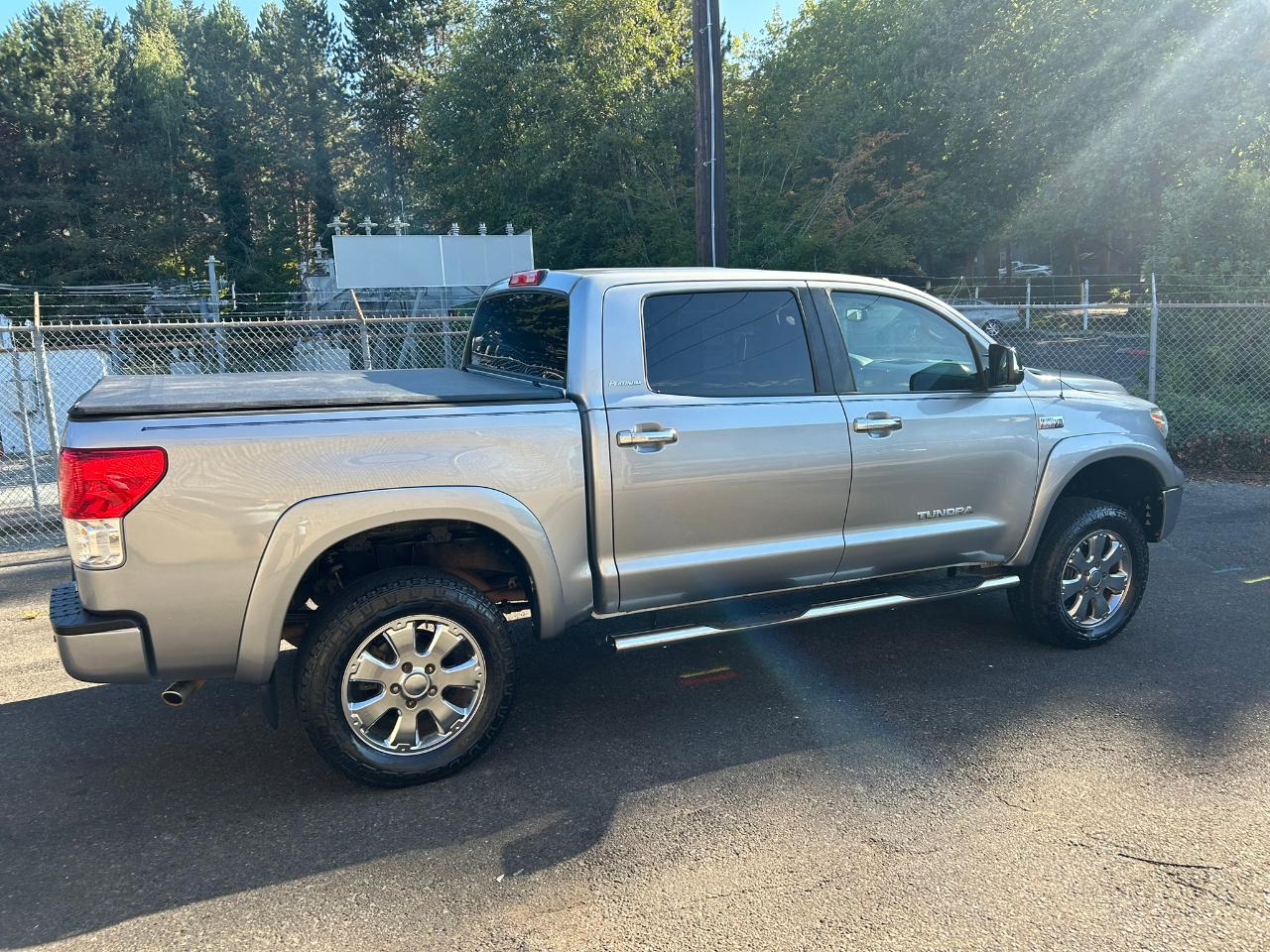 Toyota Tundra  2011