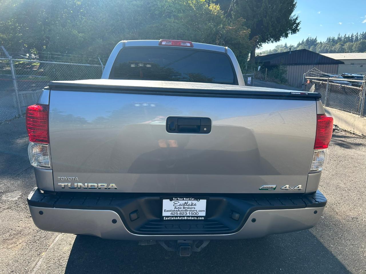 Toyota Tundra  2011
