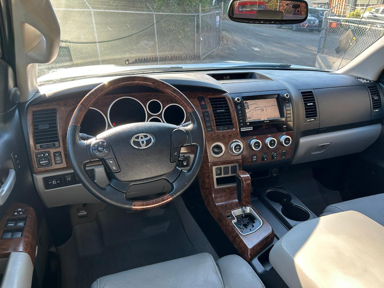 Toyota Tundra  2011