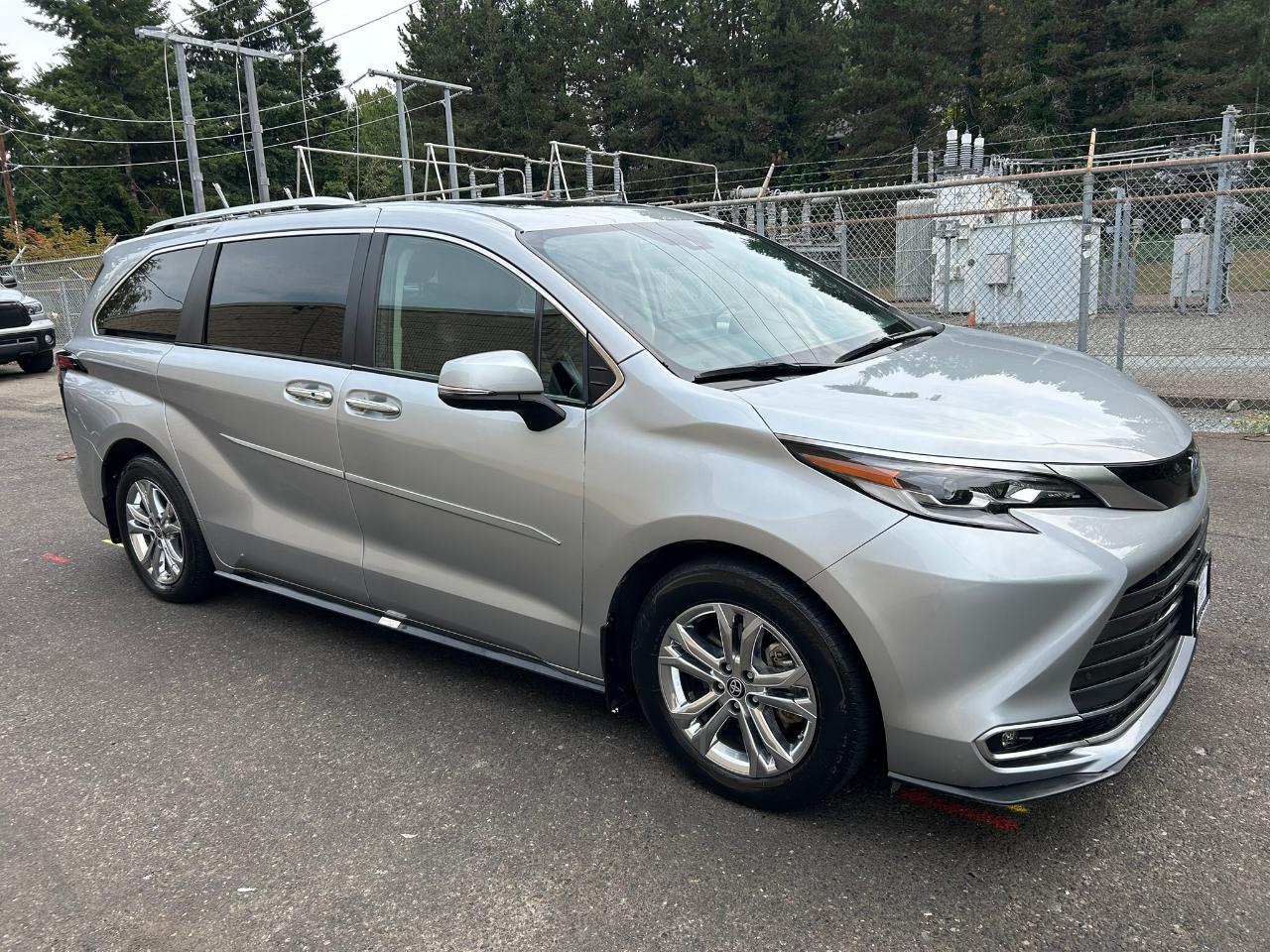 Toyota Sienna Platinum 7-Passenger AWD 2023