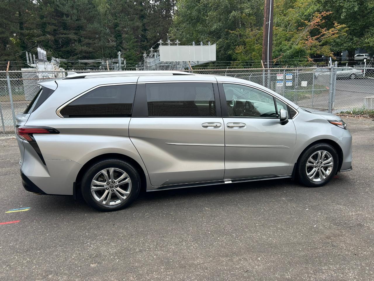 Toyota Sienna Platinum 7-Passenger AWD 2023