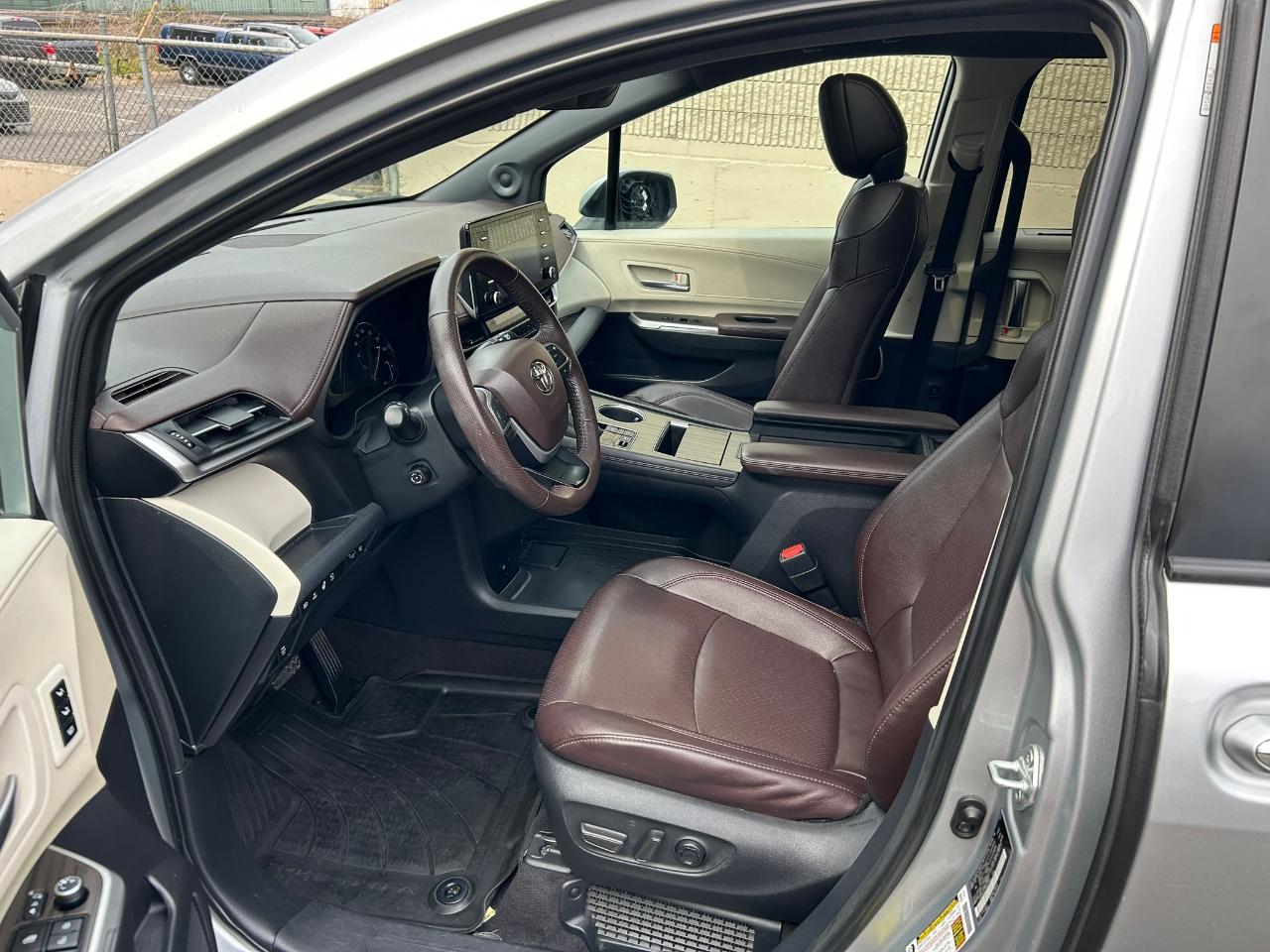 Toyota Sienna Platinum 7-Passenger AWD 2023