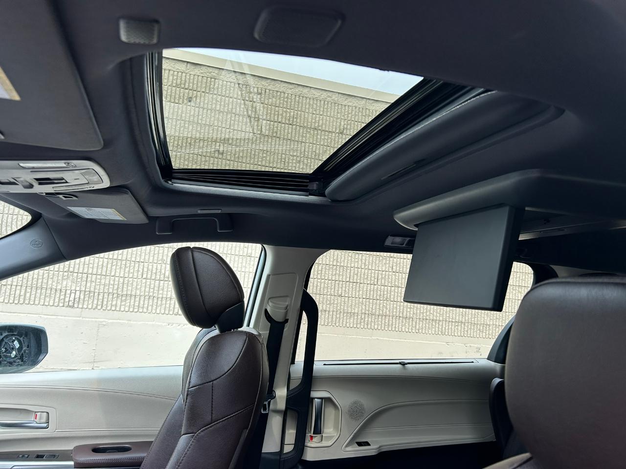 Toyota Sienna Platinum 7-Passenger AWD 2023