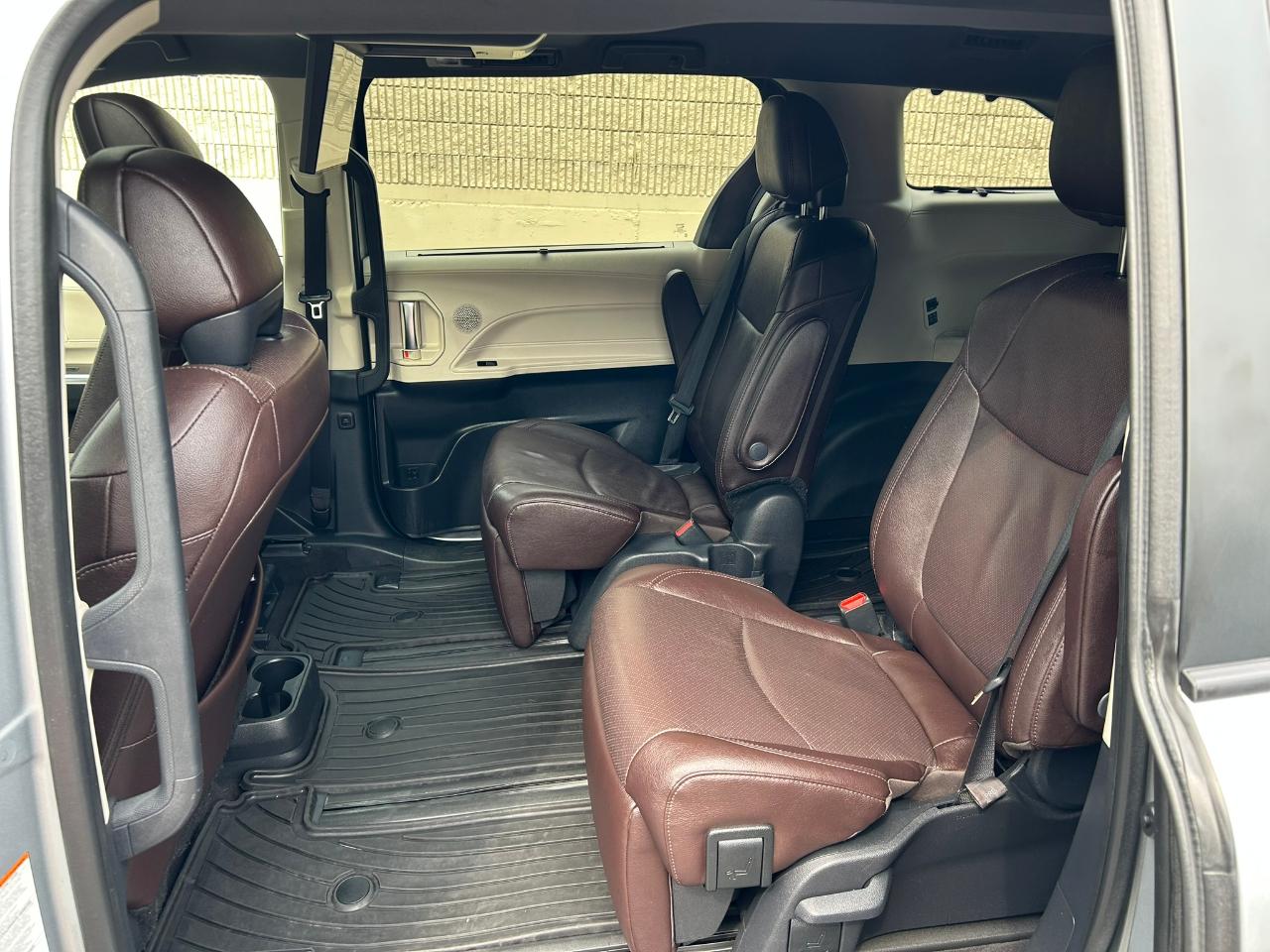 Toyota Sienna Platinum 7-Passenger AWD 2023