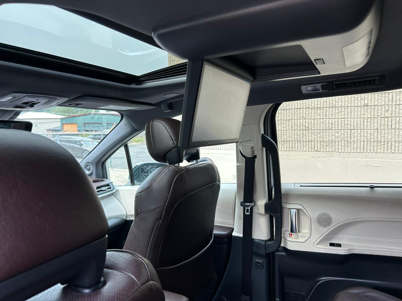 Toyota Sienna Platinum 7-Passenger AWD 2023