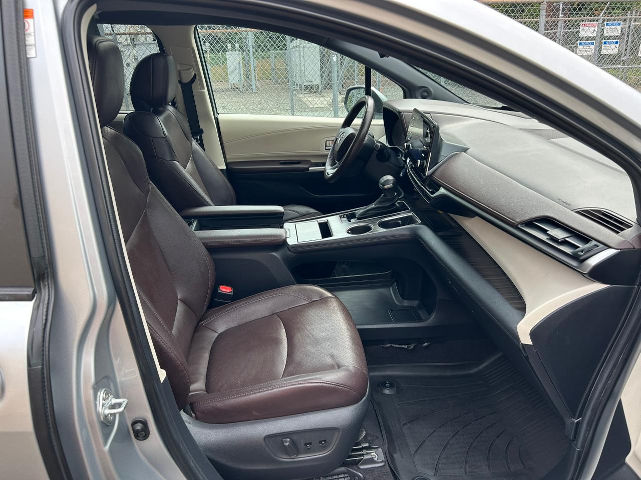 Toyota Sienna Platinum 7-Passenger AWD 2023