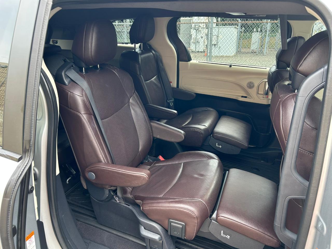 Toyota Sienna Platinum 7-Passenger AWD 2023