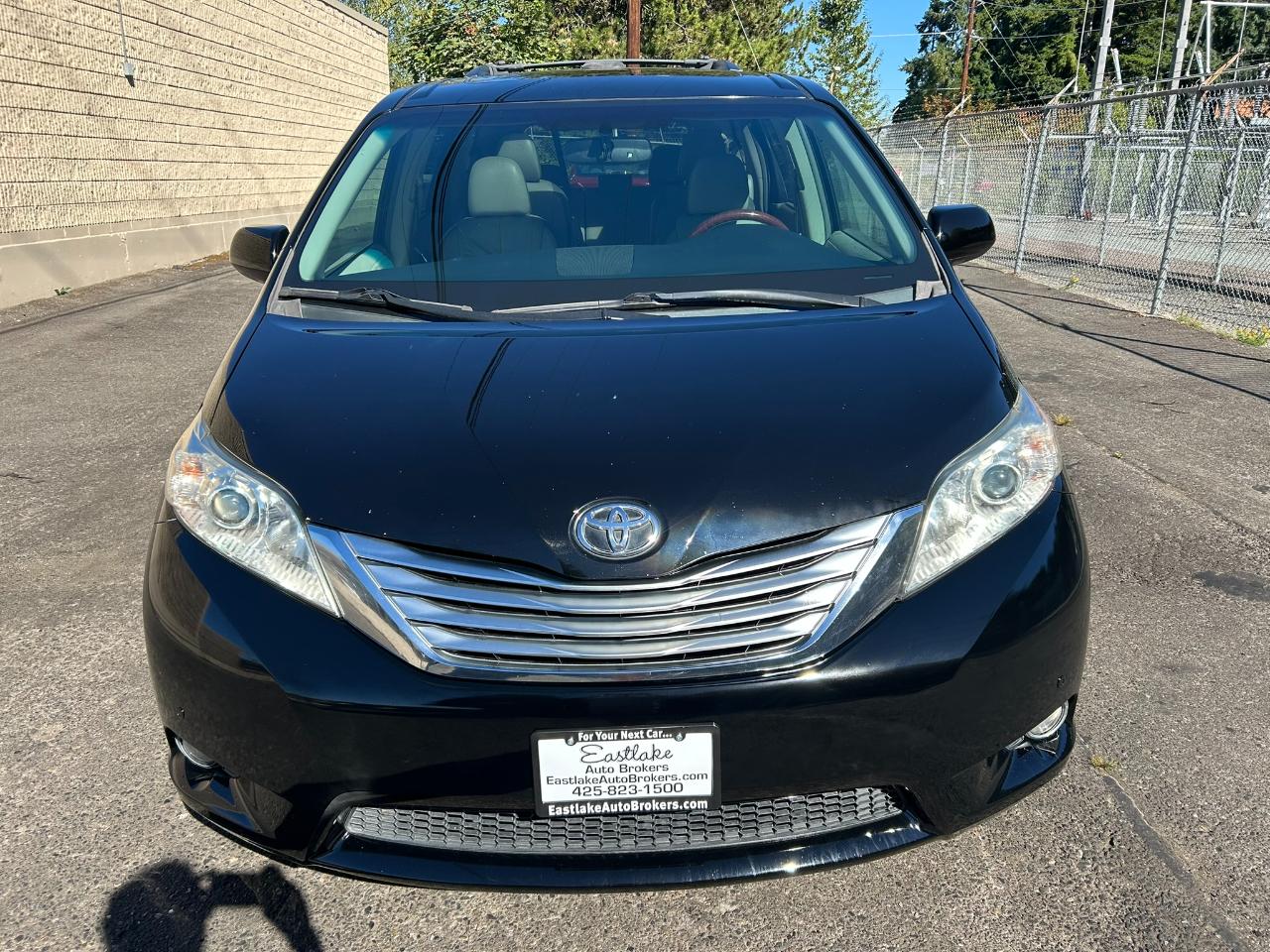 Toyota Sienna Limited AWD 7-Passenger V6 2012