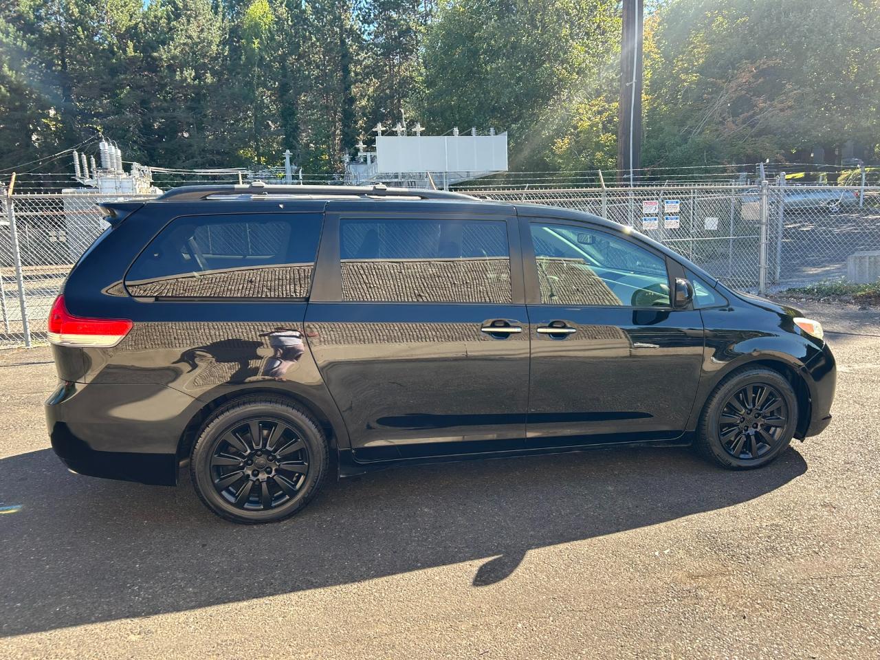 Toyota Sienna Limited AWD 7-Passenger V6 2012