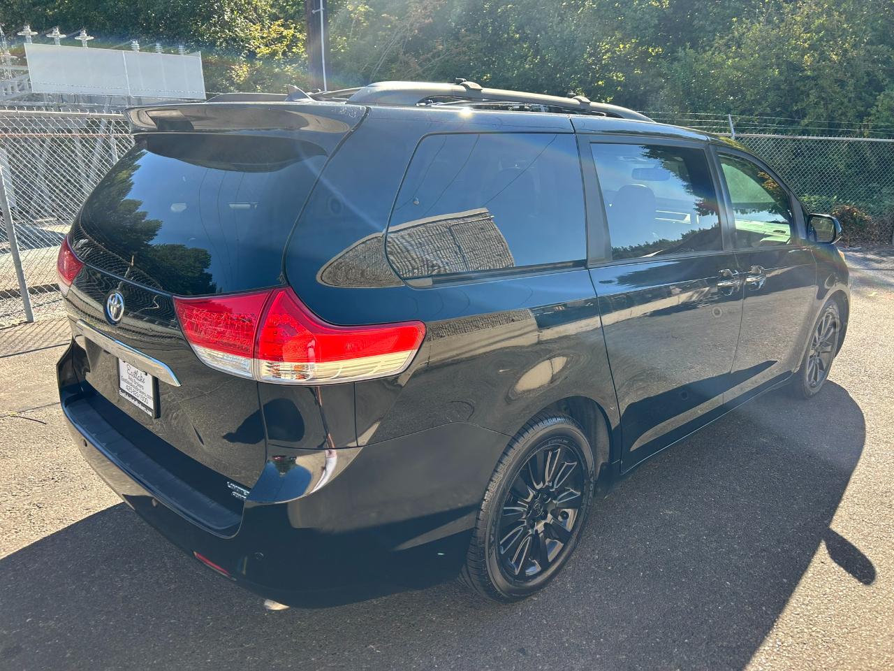 Toyota Sienna Limited AWD 7-Passenger V6 2012
