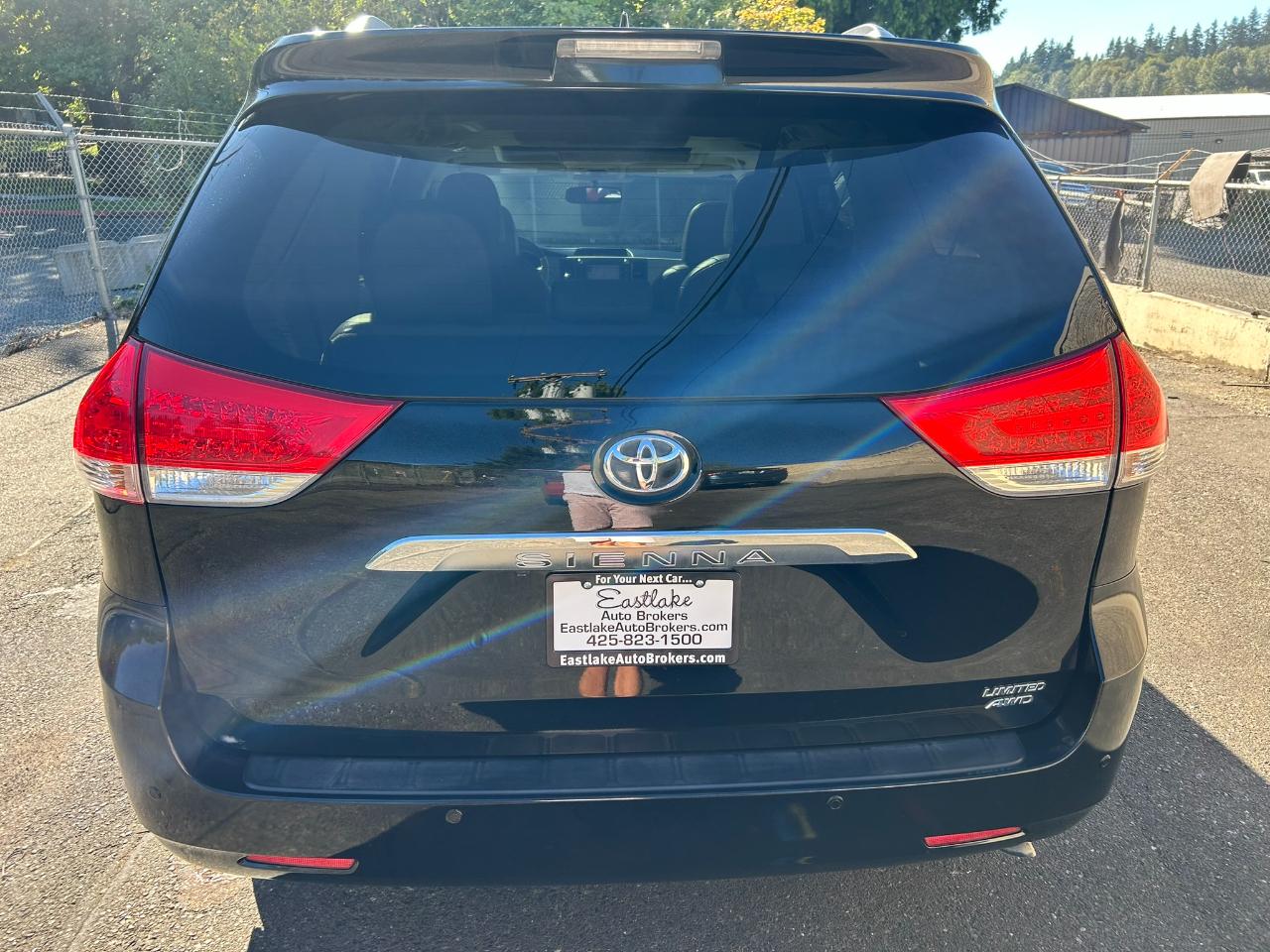 Toyota Sienna Limited AWD 7-Passenger V6 2012