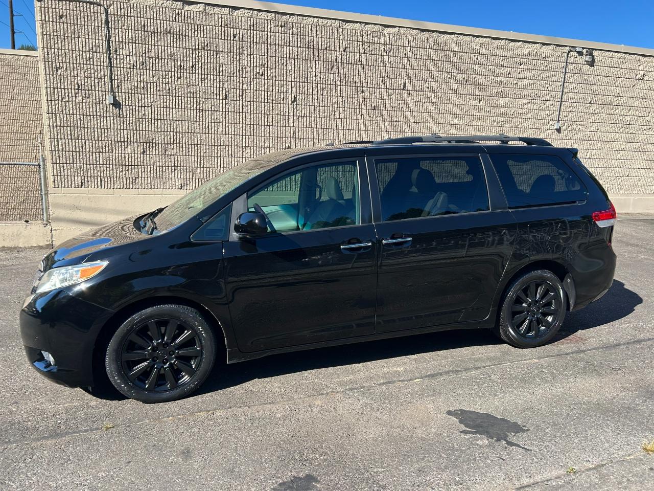 Toyota Sienna Limited AWD 7-Passenger V6 2012