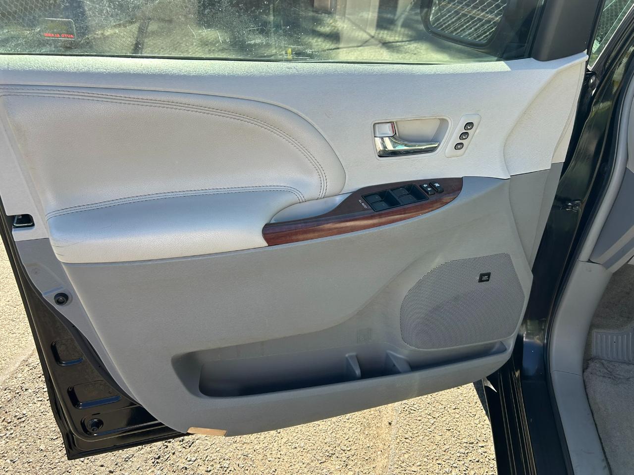 Toyota Sienna Limited AWD 7-Passenger V6 2012
