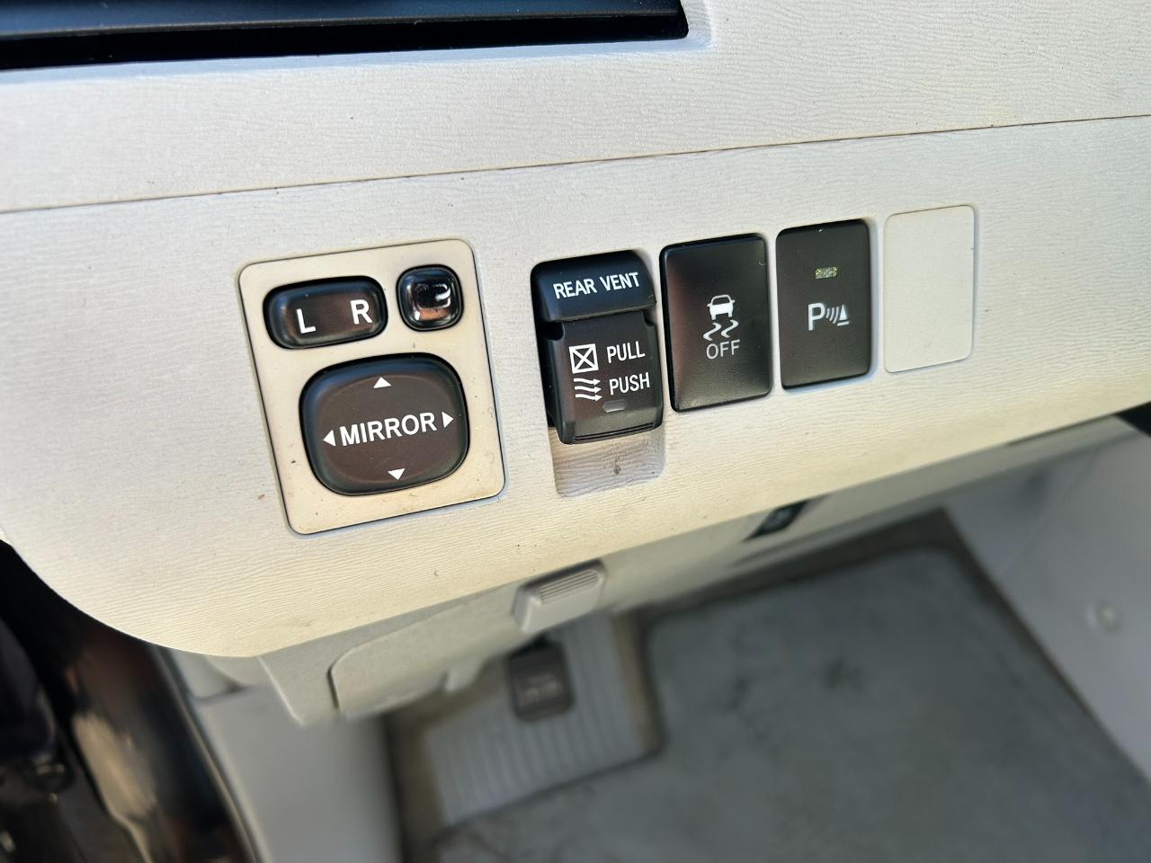 Toyota Sienna Limited AWD 7-Passenger V6 2012