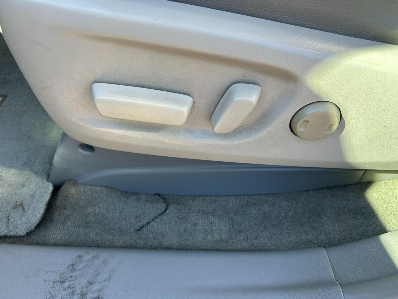 Toyota Sienna Limited AWD 7-Passenger V6 2012