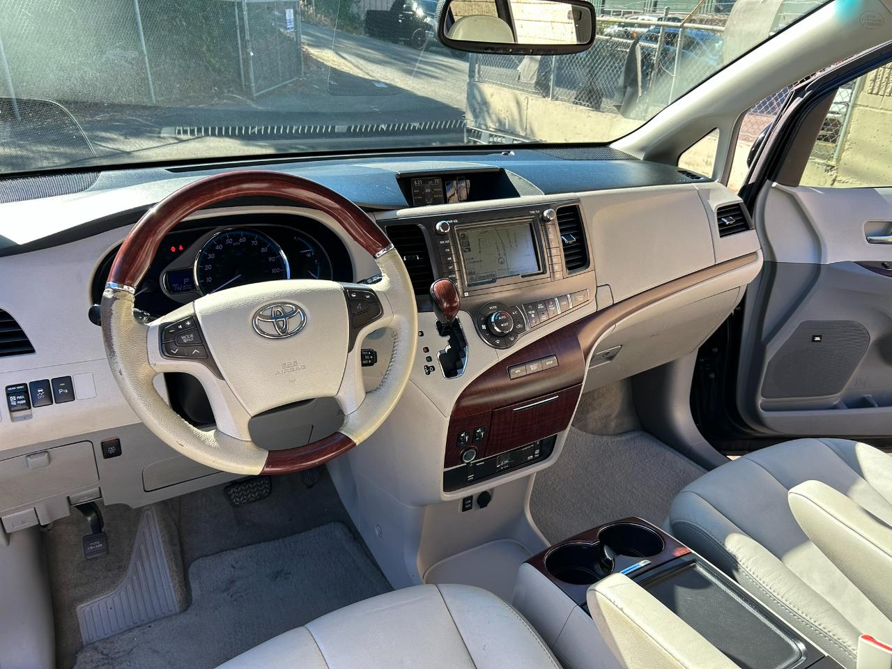 Toyota Sienna Limited AWD 7-Passenger V6 2012