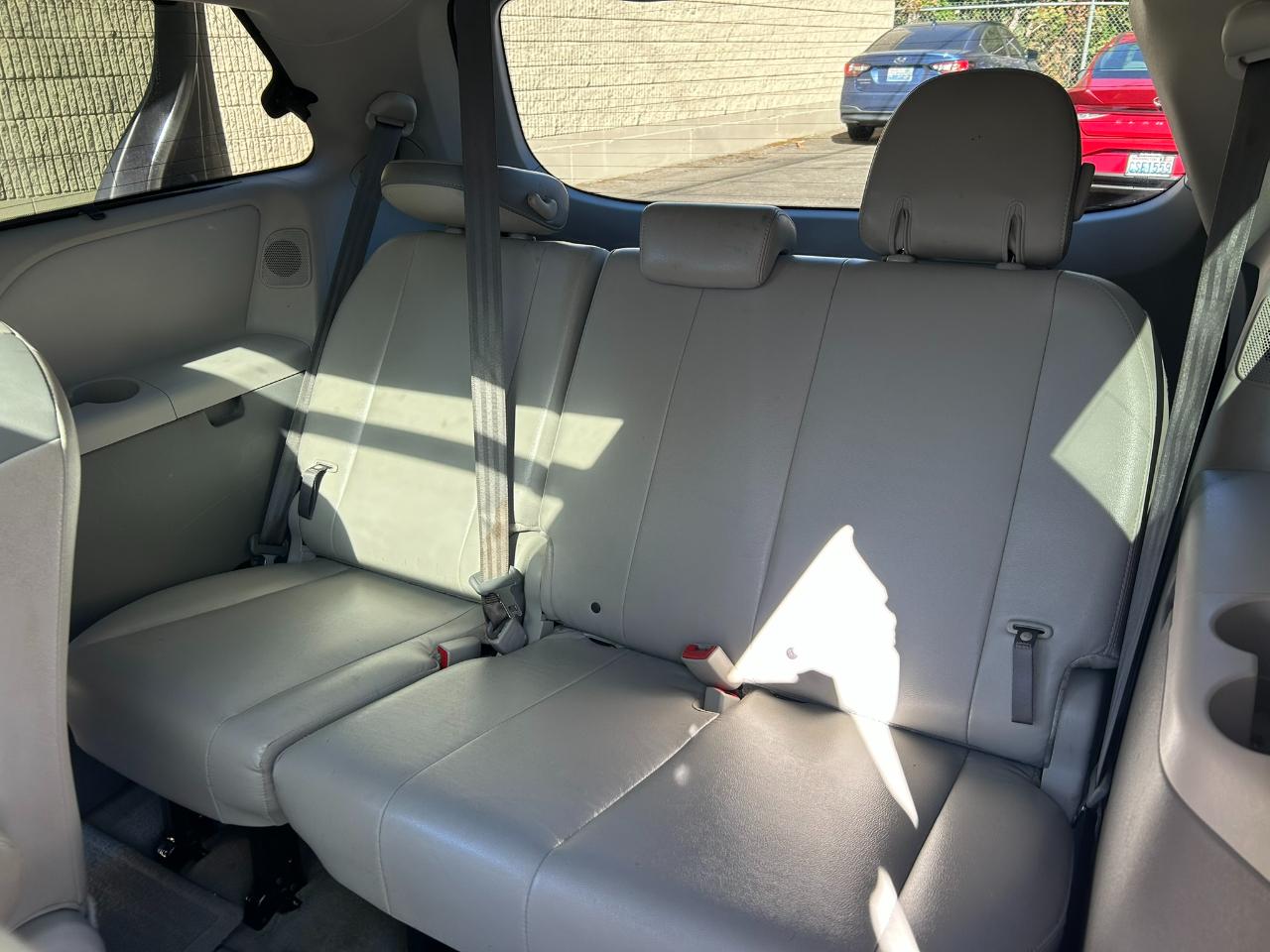 Toyota Sienna Limited AWD 7-Passenger V6 2012