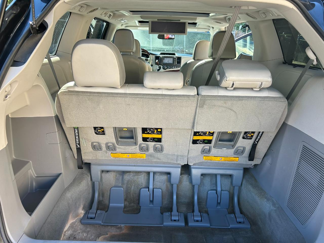 Toyota Sienna Limited AWD 7-Passenger V6 2012