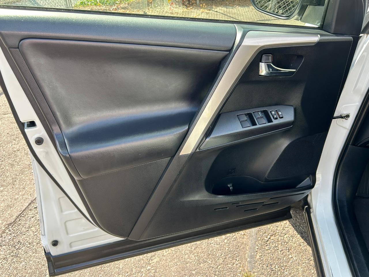 Toyota RAV4 XLE FWD 2018