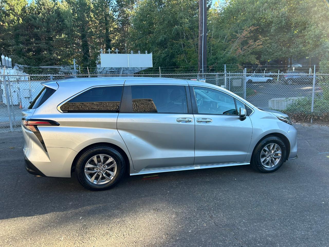 Toyota Sienna XLE 7-Passenger AWD 2023