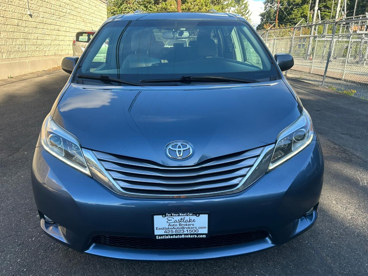 Toyota Sienna XLE AWD 7-Passenger V6 2016