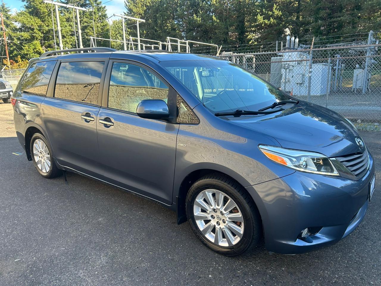 Toyota Sienna XLE AWD 7-Passenger V6 2016