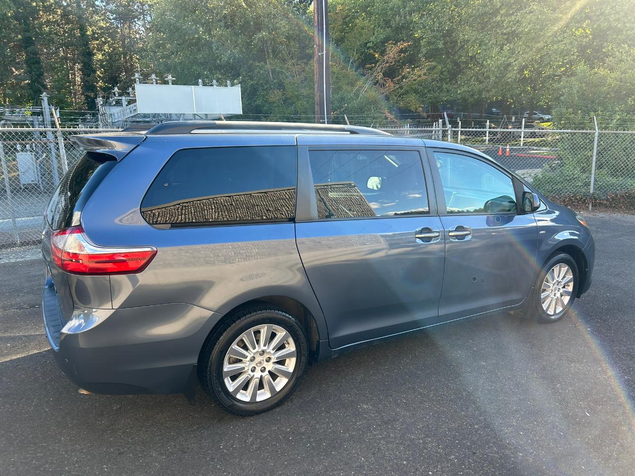 Toyota Sienna XLE AWD 7-Passenger V6 2016