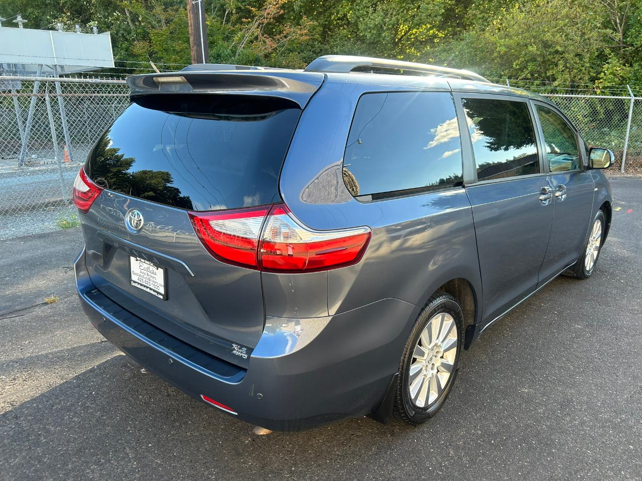 Toyota Sienna XLE AWD 7-Passenger V6 2016