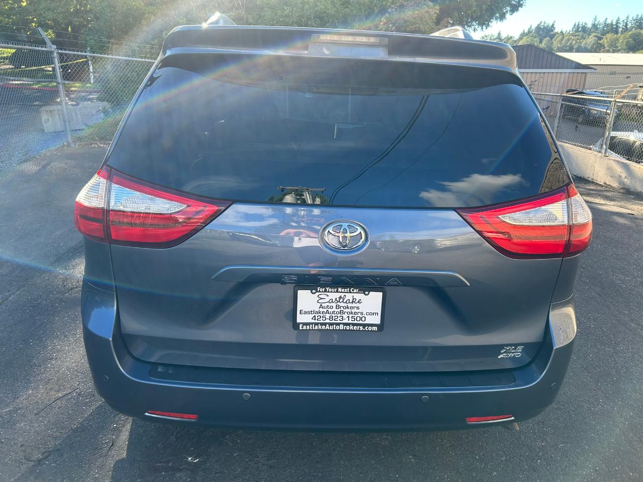 Toyota Sienna XLE AWD 7-Passenger V6 2016