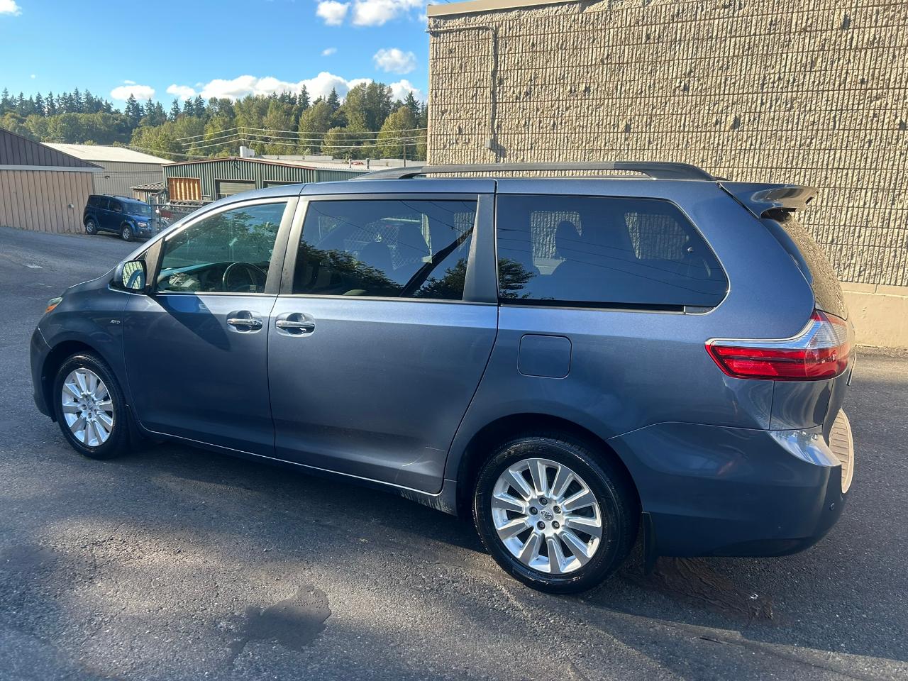 Toyota Sienna XLE AWD 7-Passenger V6 2016