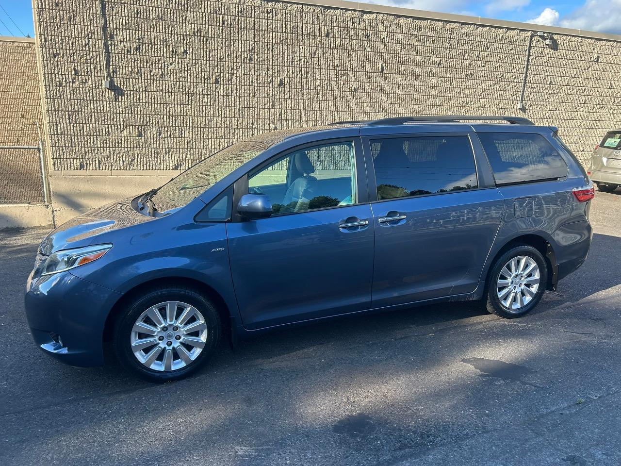 Toyota Sienna XLE AWD 7-Passenger V6 2016
