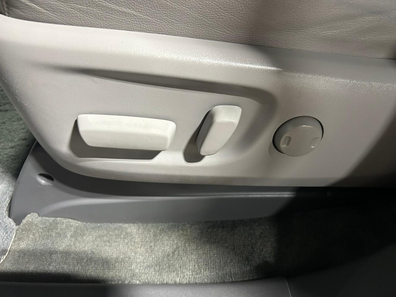 Toyota Sienna XLE AWD 7-Passenger V6 2016