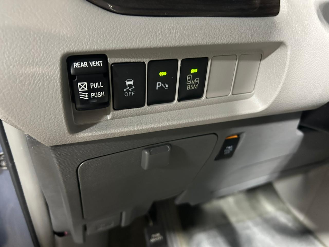 Toyota Sienna XLE AWD 7-Passenger V6 2016